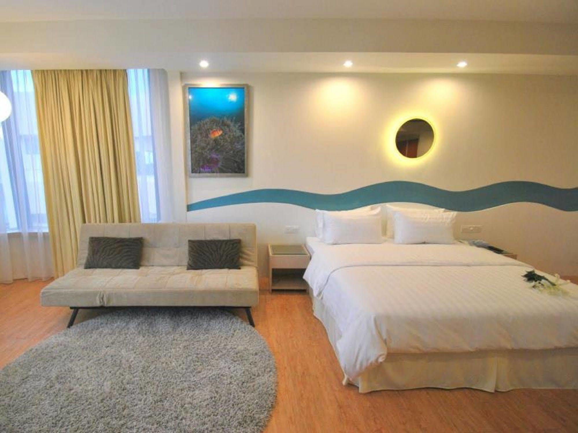 Oceania Hotel Kota Kinabalu Exterior photo